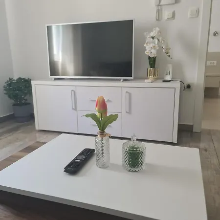 Brand New Lovely Bella Apartman