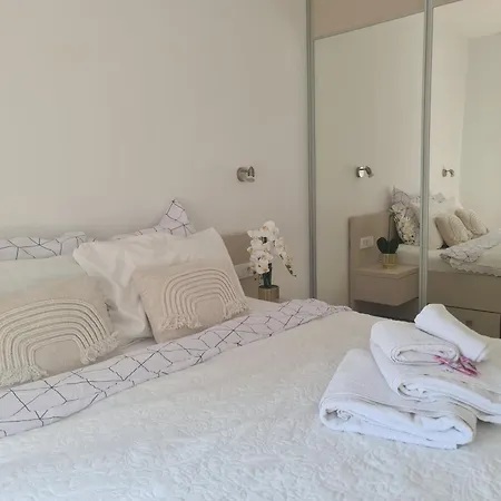 Brand New Lovely Bella Apartman